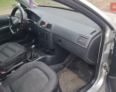 Сірий Шкода Фабія, об'ємом двигуна 1.39 л та пробігом 250 тис. км за 2850 $, фото 10 на Automoto.ua