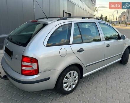 Сірий Шкода Фабія, об'ємом двигуна 1.39 л та пробігом 199 тис. км за 3300 $, фото 3 на Automoto.ua