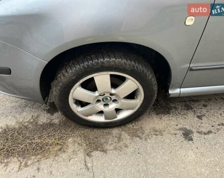 Шкода Фабия 2006 в Умани на Automoto.ua Серый Шкода Фабия, объемом двигателя 1.39 л и пробегом 230 тыс. км за 5500 $, фото 4 на Automoto.ua