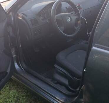 Серый Шкода Фабия, объемом двигателя 1.39 л и пробегом 220 тыс. км за 3500 $, фото 2 на Automoto.ua