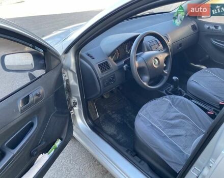 Сірий Шкода Фабія, об'ємом двигуна 1.2 л та пробігом 180 тис. км за 3300 $, фото 6 на Automoto.ua