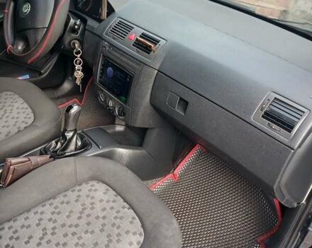 Серый Шкода Фабия, объемом двигателя 1.39 л и пробегом 297 тыс. км за 3800 $, фото 5 на Automoto.ua