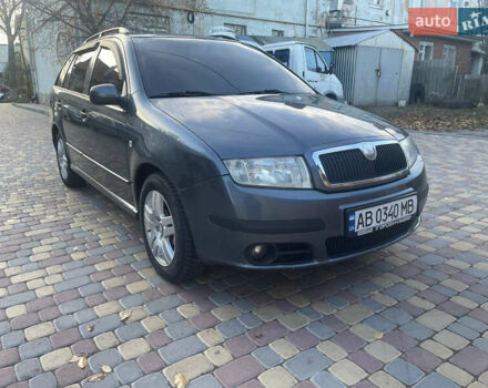 Серый Шкода Фабия, объемом двигателя 1.39 л и пробегом 197 тыс. км за 3950 $, фото 2 на Automoto.ua