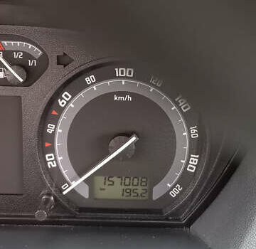 Серый Шкода Фабия, объемом двигателя 1.39 л и пробегом 157 тыс. км за 4900 $, фото 7 на Automoto.ua