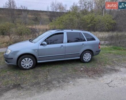 Серый Шкода Фабия, объемом двигателя 1.39 л и пробегом 230 тыс. км за 5000 $, фото 1 на Automoto.ua