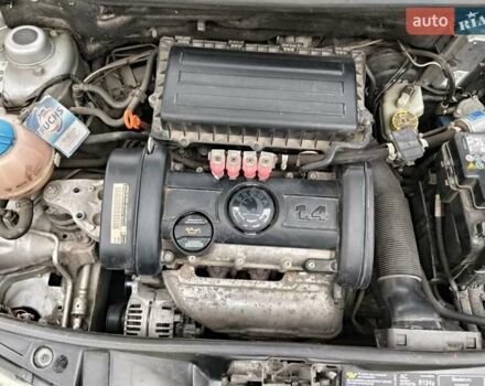 Серый Шкода Фабия, объемом двигателя 1.39 л и пробегом 229 тыс. км за 4500 $, фото 5 на Automoto.ua