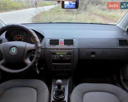 Серый Шкода Фабия, объемом двигателя 1.39 л и пробегом 230 тыс. км за 5000 $, фото 23 на Automoto.ua