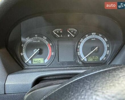 Серый Шкода Фабия, объемом двигателя 1.39 л и пробегом 235 тыс. км за 4000 $, фото 7 на Automoto.ua