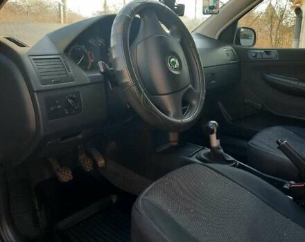 Серый Шкода Фабия, объемом двигателя 1.39 л и пробегом 218 тыс. км за 4250 $, фото 1 на Automoto.ua