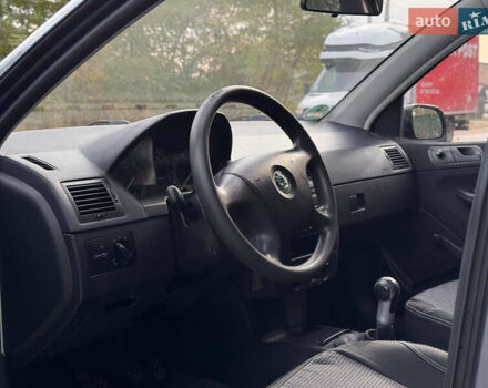 Серый Шкода Фабия, объемом двигателя 1.39 л и пробегом 220 тыс. км за 4200 $, фото 12 на Automoto.ua