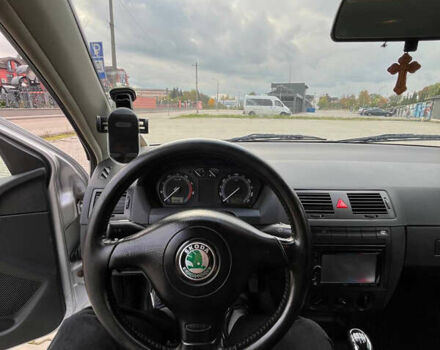 Серый Шкода Фабия, объемом двигателя 1.4 л и пробегом 237 тыс. км за 3650 $, фото 5 на Automoto.ua