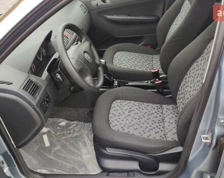 Серый Шкода Фабия, объемом двигателя 1.4 л и пробегом 194 тыс. км за 4900 $, фото 3 на Automoto.ua