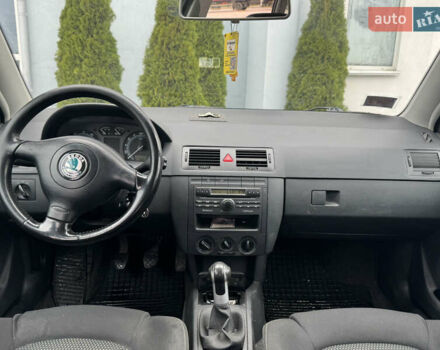 Серый Шкода Фабия, объемом двигателя 1.4 л и пробегом 266 тыс. км за 3998 $, фото 12 на Automoto.ua