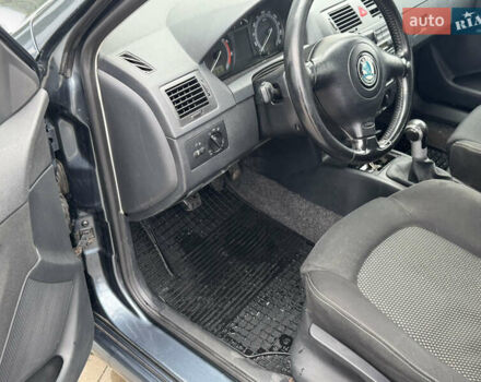 Серый Шкода Фабия, объемом двигателя 1.4 л и пробегом 266 тыс. км за 3998 $, фото 8 на Automoto.ua