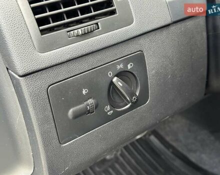 Шкода Фабия 2006 в Киеве на Automoto.ua Серый Шкода Фабия, объемом двигателя 1.2 л и пробегом 158 тыс. км за 4690 $, фото 17 на Automoto.ua