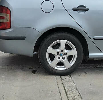 Серый Шкода Фабия, объемом двигателя 1.39 л и пробегом 157 тыс. км за 4900 $, фото 2 на Automoto.ua