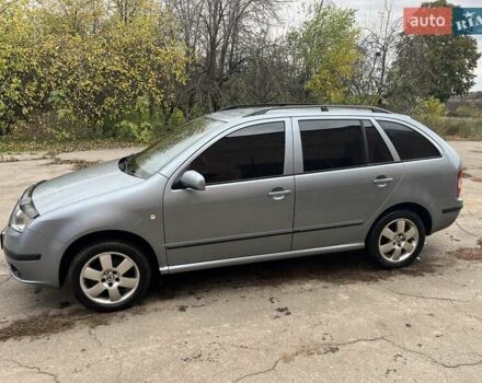 Шкода Фабия 2006 в Умани на Automoto.ua Серый Шкода Фабия, объемом двигателя 1.39 л и пробегом 230 тыс. км за 5500 $, фото 1 на Automoto.ua