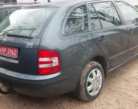 Серый Шкода Фабия, объемом двигателя 1.39 л и пробегом 155 тыс. км за 4650 $, фото 3 на Automoto.ua