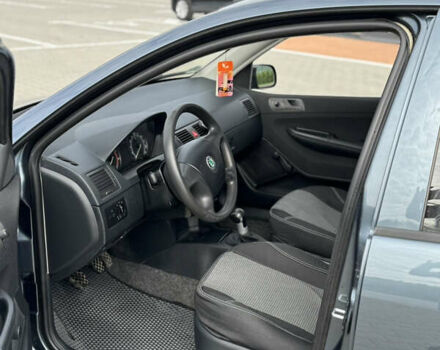 Серый Шкода Фабия, объемом двигателя 1.39 л и пробегом 220 тыс. км за 4200 $, фото 16 на Automoto.ua