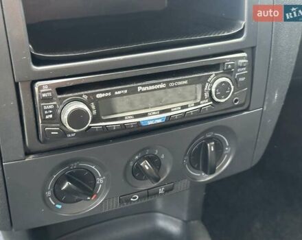 Шкода Фабия 2006 в Киеве на Automoto.ua Серый Шкода Фабия, объемом двигателя 1.2 л и пробегом 158 тыс. км за 4690 $, фото 18 на Automoto.ua