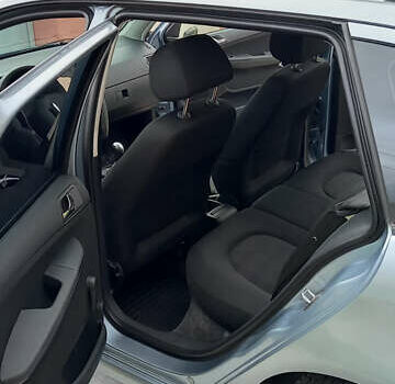 Серый Шкода Фабия, объемом двигателя 1.39 л и пробегом 157 тыс. км за 4900 $, фото 6 на Automoto.ua