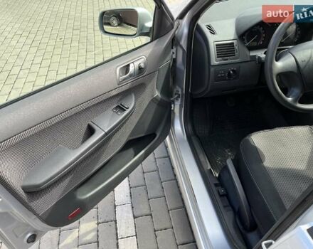 Сірий Шкода Фабія, об'ємом двигуна 1.42 л та пробігом 241 тис. км за 3800 $, фото 12 на Automoto.ua