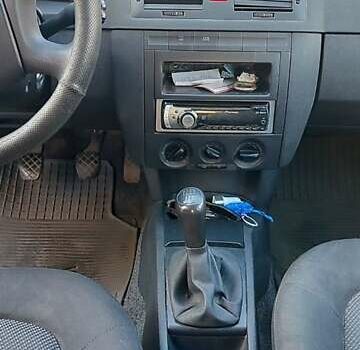 Серый Шкода Фабия, объемом двигателя 1.4 л и пробегом 290 тыс. км за 4000 $, фото 5 на Automoto.ua