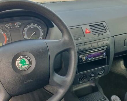 Серый Шкода Фабия, объемом двигателя 1.4 л и пробегом 200 тыс. км за 4900 $, фото 27 на Automoto.ua
