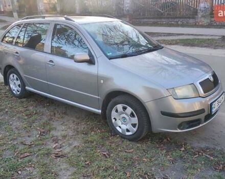 Серый Шкода Фабия, объемом двигателя 1.39 л и пробегом 217 тыс. км за 4900 $, фото 1 на Automoto.ua