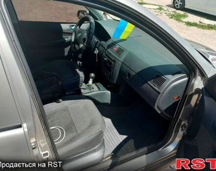 Серый Шкода Фабия, объемом двигателя 1.4 л и пробегом 280 тыс. км за 3200 $, фото 4 на Automoto.ua