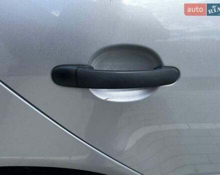 Сірий Шкода Фабія, об'ємом двигуна 1.42 л та пробігом 241 тис. км за 3800 $, фото 5 на Automoto.ua