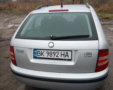 Сірий Шкода Фабія, об'ємом двигуна 1.39 л та пробігом 315 тис. км за 3900 $, фото 1 на Automoto.ua