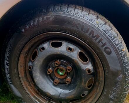 Сірий Шкода Фабія, об'ємом двигуна 1.4 л та пробігом 385 тис. км за 3530 $, фото 4 на Automoto.ua