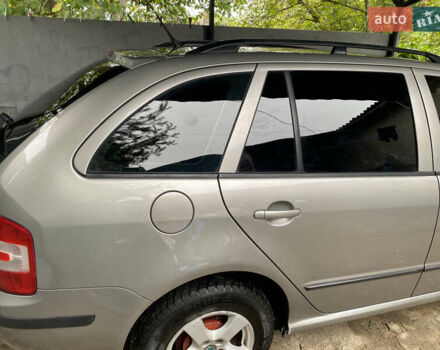 Сірий Шкода Фабія, об'ємом двигуна 1.39 л та пробігом 222 тис. км за 4950 $, фото 2 на Automoto.ua
