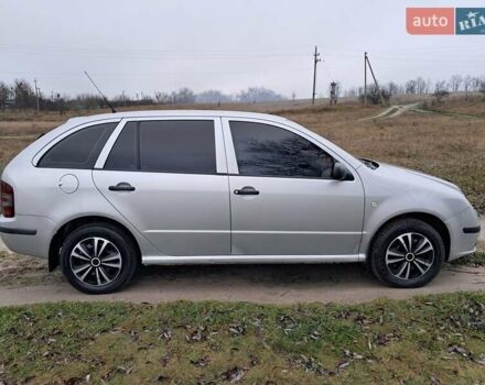 Серый Шкода Фабия, объемом двигателя 1.2 л и пробегом 220 тыс. км за 3999 $, фото 2 на Automoto.ua
