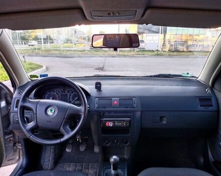 Серый Шкода Фабия, объемом двигателя 1.4 л и пробегом 277 тыс. км за 2910 $, фото 5 на Automoto.ua