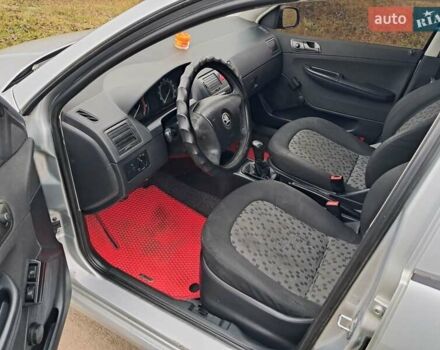 Серый Шкода Фабия, объемом двигателя 1.2 л и пробегом 220 тыс. км за 3999 $, фото 7 на Automoto.ua