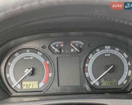 Серый Шкода Фабия, объемом двигателя 1.2 л и пробегом 95 тыс. км за 4350 $, фото 3 на Automoto.ua