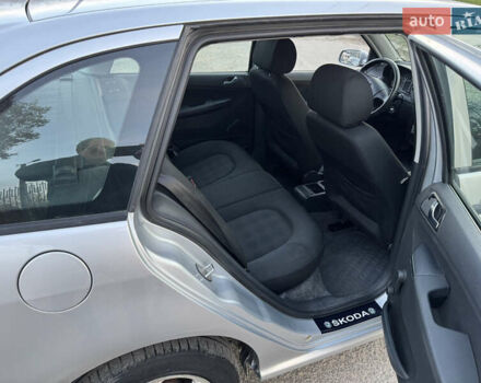 Серый Шкода Фабия, объемом двигателя 1.4 л и пробегом 183 тыс. км за 4500 $, фото 5 на Automoto.ua