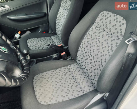 Сірий Шкода Фабія, об'ємом двигуна 1.39 л та пробігом 232 тис. км за 4100 $, фото 18 на Automoto.ua