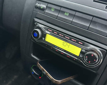 Серый Шкода Фабия, объемом двигателя 1.4 л и пробегом 203 тыс. км за 4800 $, фото 13 на Automoto.ua