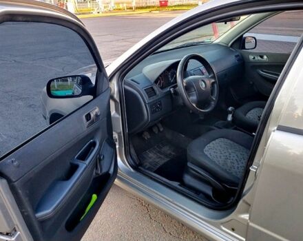 Серый Шкода Фабия, объемом двигателя 1.4 л и пробегом 277 тыс. км за 2910 $, фото 4 на Automoto.ua