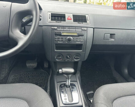 Серый Шкода Фабия, объемом двигателя 1.4 л и пробегом 217 тыс. км за 5499 $, фото 4 на Automoto.ua