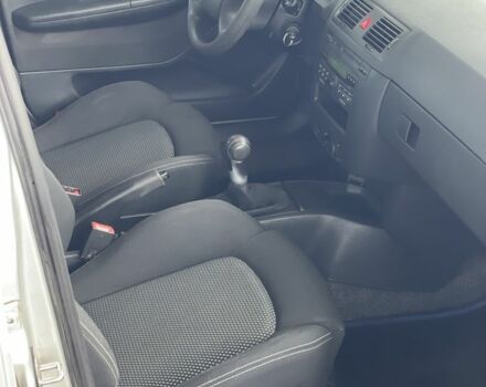 Серый Шкода Фабия, объемом двигателя 1.4 л и пробегом 231 тыс. км за 4500 $, фото 17 на Automoto.ua