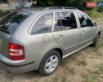 Сірий Шкода Фабія, об'ємом двигуна 1.39 л та пробігом 222 тис. км за 4950 $, фото 1 на Automoto.ua