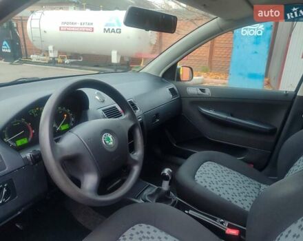 Сірий Шкода Фабія, об'ємом двигуна 1.39 л та пробігом 180 тис. км за 4440 $, фото 3 на Automoto.ua