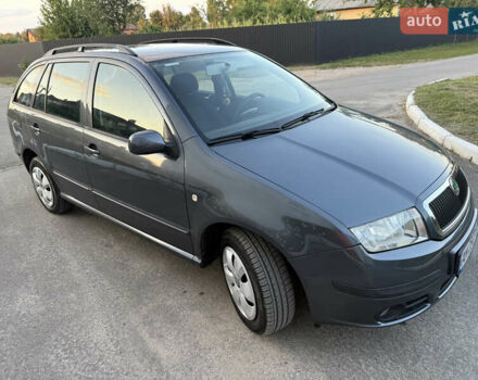 Серый Шкода Фабия, объемом двигателя 1.39 л и пробегом 202 тыс. км за 5200 $, фото 1 на Automoto.ua