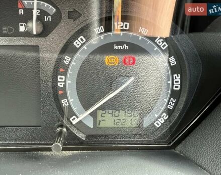 Сірий Шкода Фабія, об'ємом двигуна 1.42 л та пробігом 241 тис. км за 3800 $, фото 20 на Automoto.ua