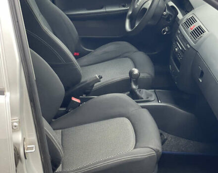 Серый Шкода Фабия, объемом двигателя 1.4 л и пробегом 231 тыс. км за 4500 $, фото 10 на Automoto.ua