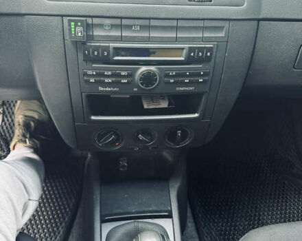 Сірий Шкода Фабія, об'ємом двигуна 1.39 л та пробігом 232 тис. км за 4100 $, фото 20 на Automoto.ua